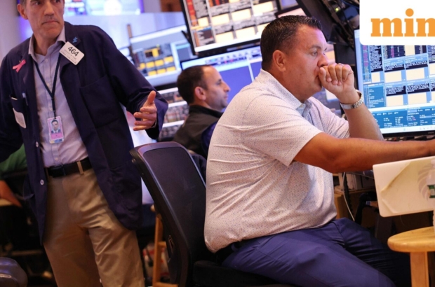 US-MARKETS-CONTINUE-TO-DROP-SHARPLY-ON-RECENT-ECON_1777895819663_1777895820092.jpg