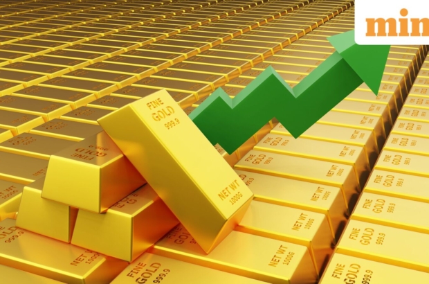 gold-brick-gold-bar-with-graph-financial-concept_1_1778520348848_1778520348993.jpg