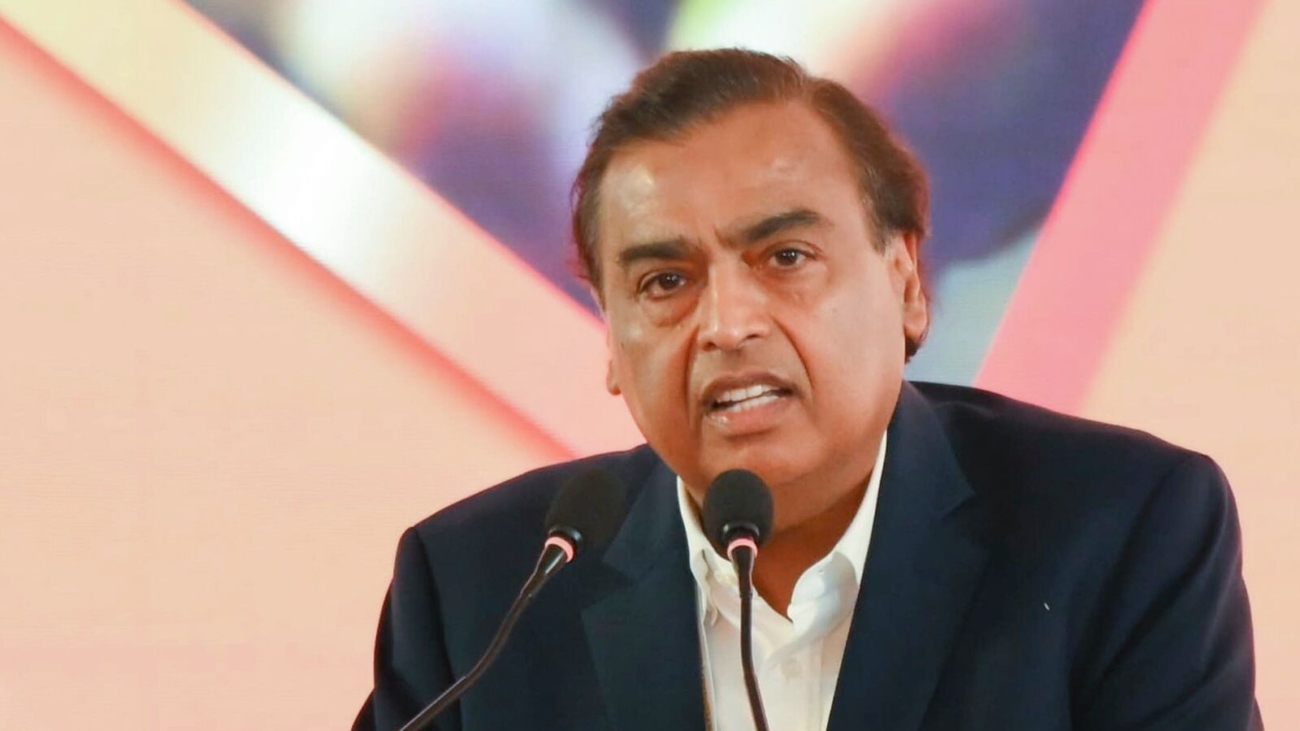 Mukesh_Ambani_Isha_Ambani_daughter_boss_in_office__1743928860593_1781858300455_f79f976e-a167-4bab-93.jpeg